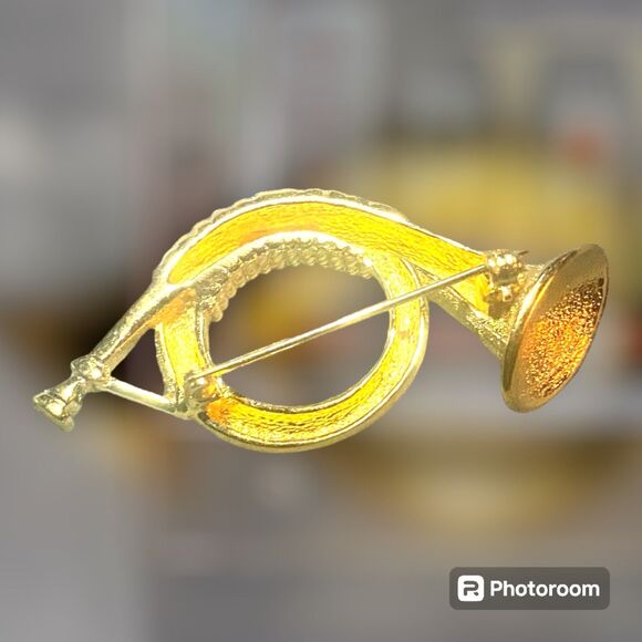 Burberry Elegant Horn Brooch - Picture 6 of 11